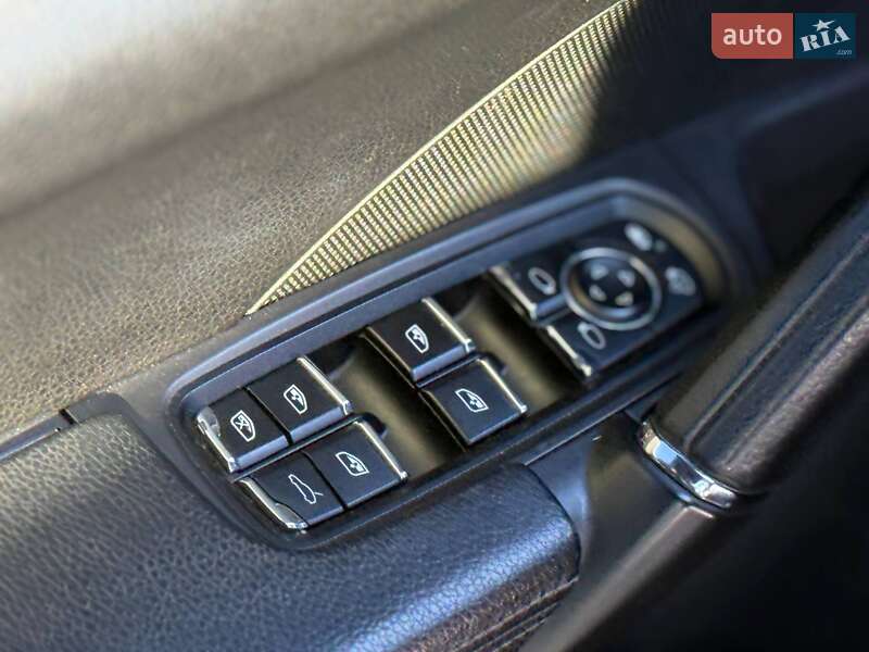 Внедорожник / Кроссовер Porsche Cayenne 2011 в Киеве