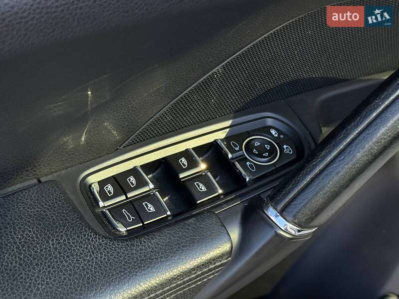 Внедорожник / Кроссовер Porsche Cayenne 2011 в Киеве