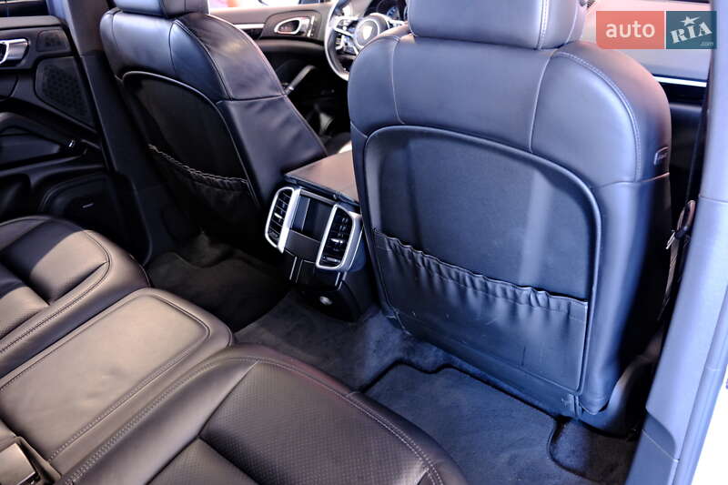 Внедорожник / Кроссовер Porsche Cayenne 2015 в Одессе