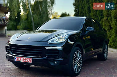 Позашляховик / Кросовер Porsche Cayenne 2015 в 