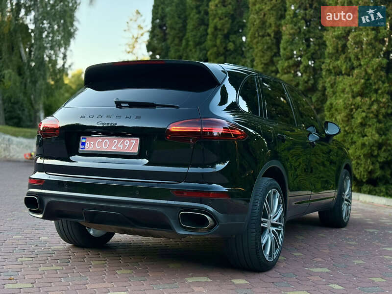 Внедорожник / Кроссовер Porsche Cayenne 2015 в Тернополе