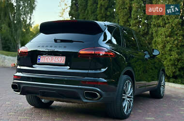 Позашляховик / Кросовер Porsche Cayenne 2015 в 
