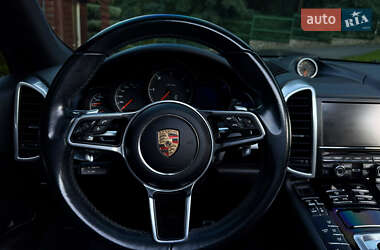 Позашляховик / Кросовер Porsche Cayenne 2015 в 