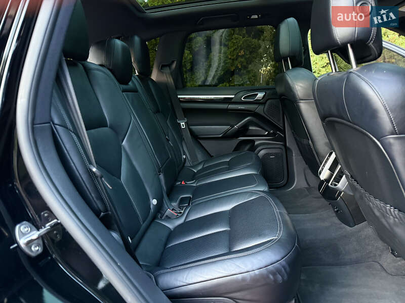 Внедорожник / Кроссовер Porsche Cayenne 2015 в Тернополе
