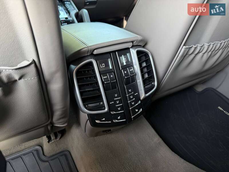 Внедорожник / Кроссовер Porsche Cayenne 2010 в Кривом Роге