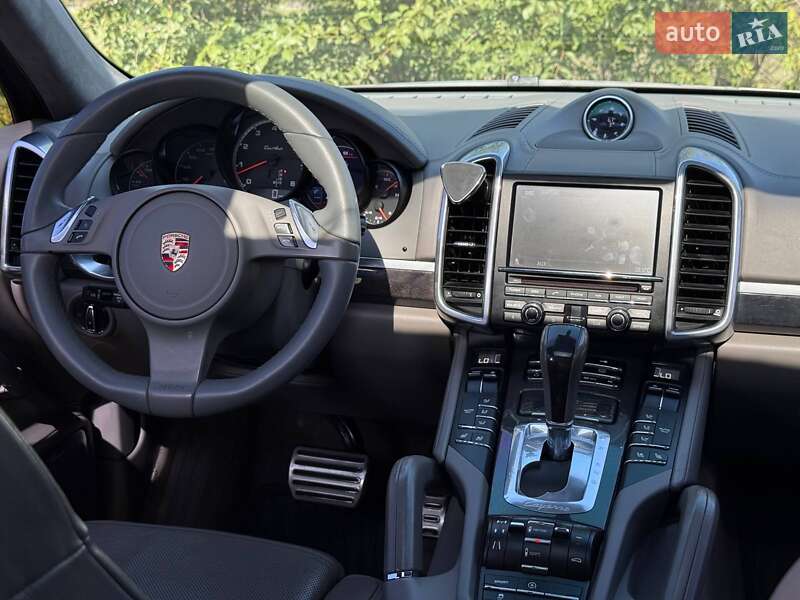 Внедорожник / Кроссовер Porsche Cayenne 2010 в Кривом Роге