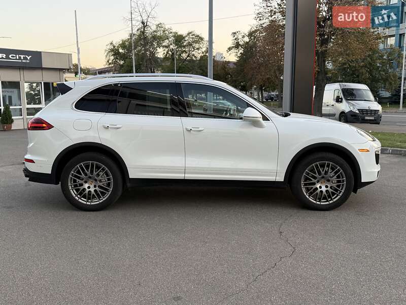 Внедорожник / Кроссовер Porsche Cayenne 2016 в Киеве