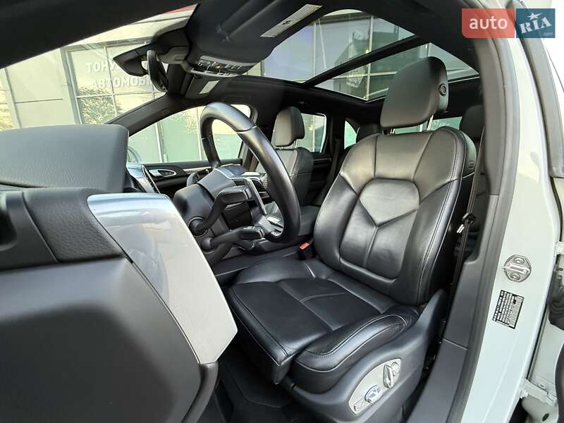 Внедорожник / Кроссовер Porsche Cayenne 2016 в Киеве