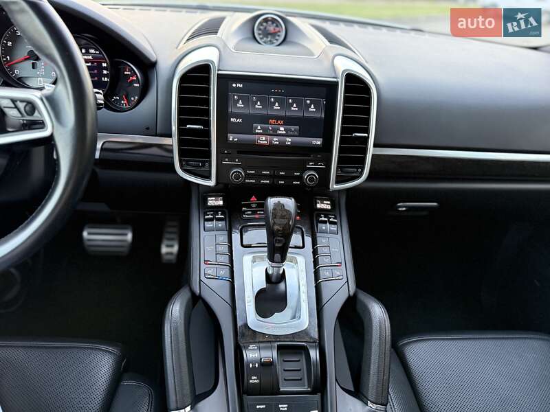 Внедорожник / Кроссовер Porsche Cayenne 2016 в Киеве