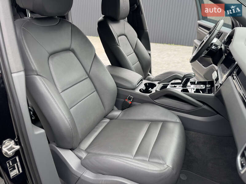 Позашляховик / Кросовер Porsche Cayenne 2018 в Мукачевому
