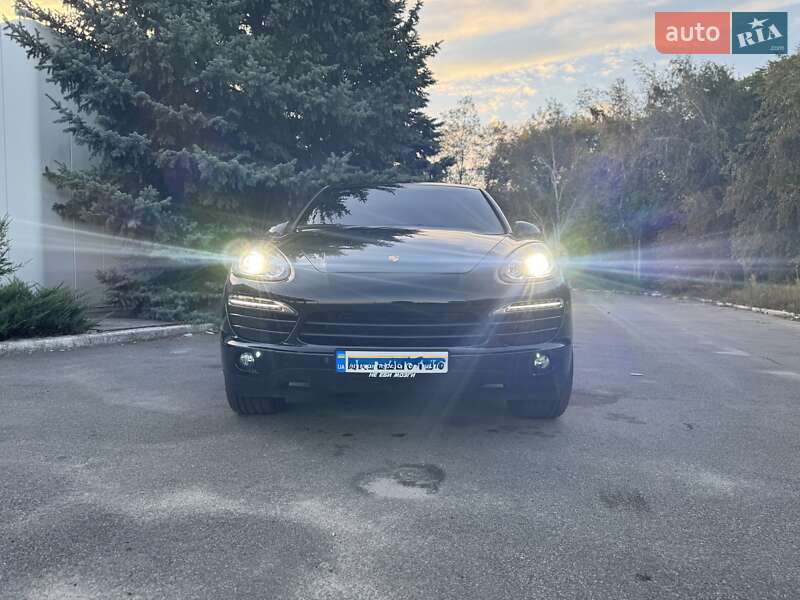Позашляховик / Кросовер Porsche Cayenne 2012 в 