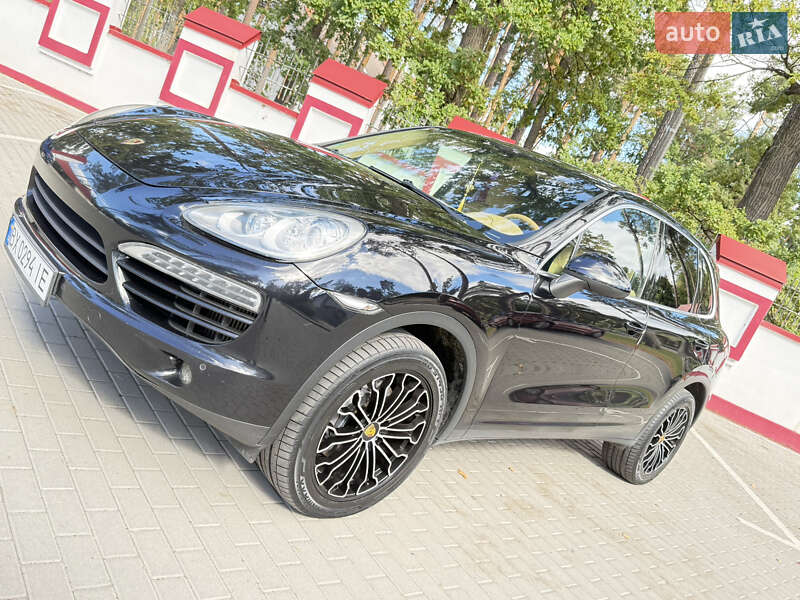 Внедорожник / Кроссовер Porsche Cayenne 2012 в 