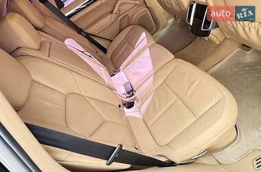 Внедорожник / Кроссовер Porsche Cayenne 2012 в 