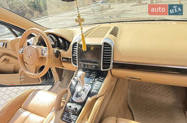 Внедорожник / Кроссовер Porsche Cayenne 2012 в 