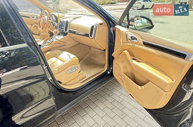 Внедорожник / Кроссовер Porsche Cayenne 2012 в 