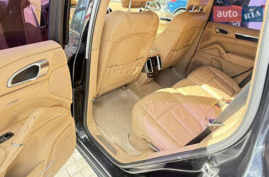 Внедорожник / Кроссовер Porsche Cayenne 2012 в 