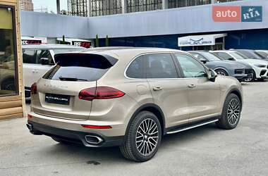 Внедорожник / Кроссовер Porsche Cayenne 2015 в 