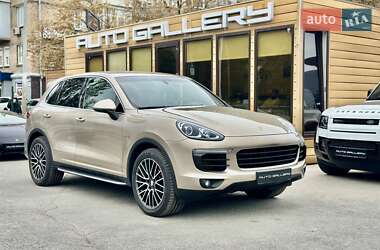 Внедорожник / Кроссовер Porsche Cayenne 2015 в Киеве