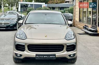 Внедорожник / Кроссовер Porsche Cayenne 2015 в 