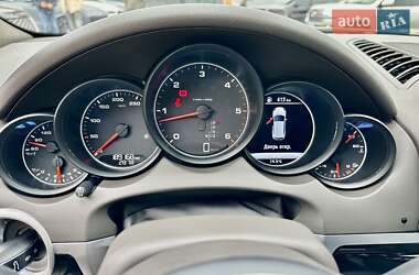 Внедорожник / Кроссовер Porsche Cayenne 2015 в 