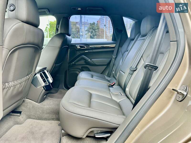 Внедорожник / Кроссовер Porsche Cayenne 2015 в Киеве фото 22 Внедорожник / Кроссовер Porsche Cayenne 2015 в Киеве