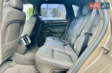 Внедорожник / Кроссовер Porsche Cayenne 2015 в 