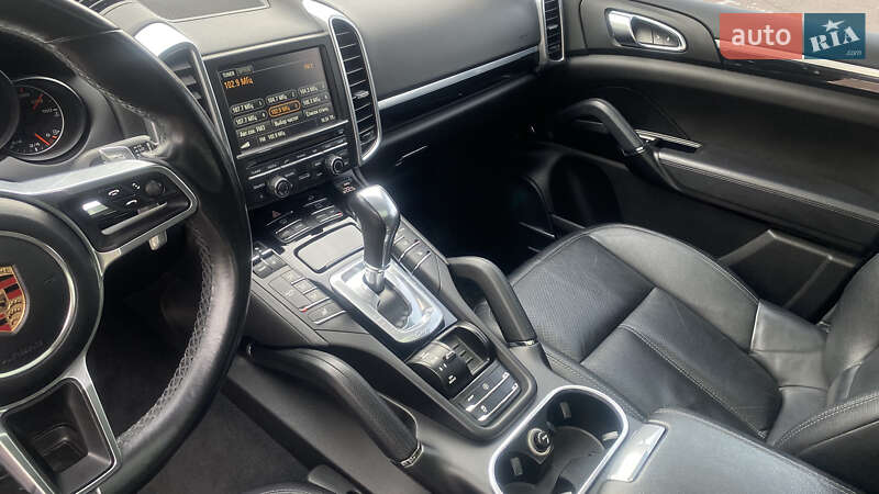 Позашляховик / Кросовер Porsche Cayenne 2016 в Чернігові