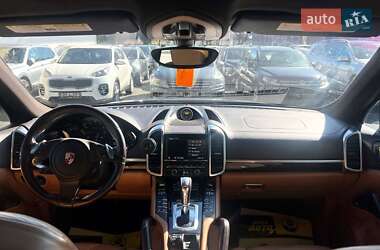 Внедорожник / Кроссовер Porsche Cayenne 2012 в 