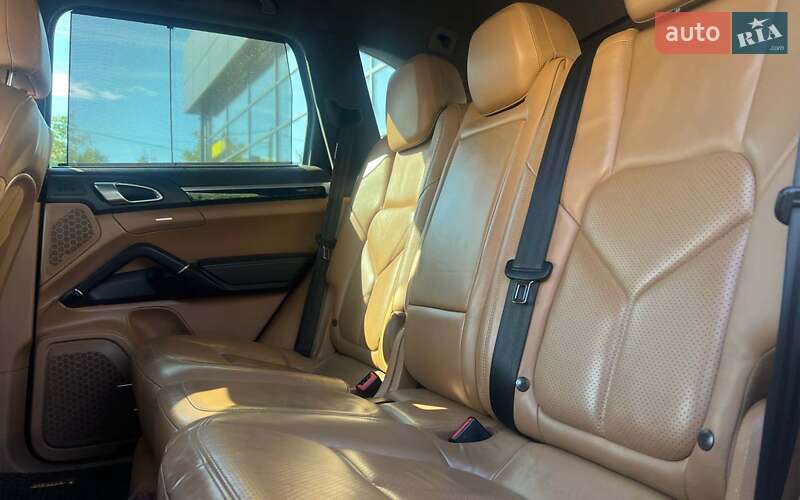 Позашляховик / Кросовер Porsche Cayenne 2012 в Івано-Франківську