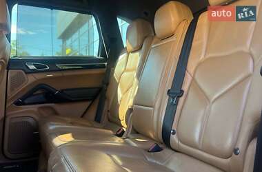 Внедорожник / Кроссовер Porsche Cayenne 2012 в 