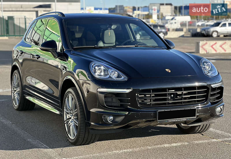 Внедорожник / Кроссовер Porsche Cayenne 2015 в 