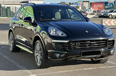 Внедорожник / Кроссовер Porsche Cayenne 2015 в 