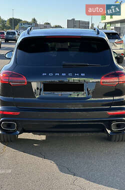 Внедорожник / Кроссовер Porsche Cayenne 2015 в 