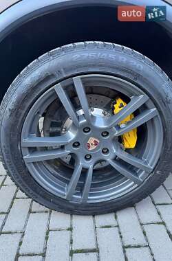 Позашляховик / Кросовер Porsche Cayenne 2013 в 