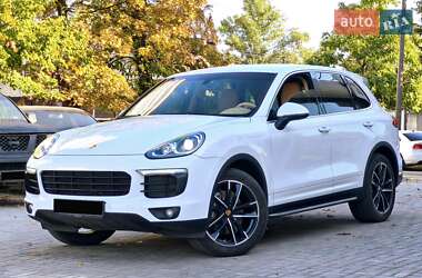 Внедорожник / Кроссовер Porsche Cayenne 2016 в 