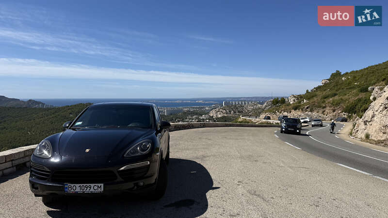 Позашляховик / Кросовер Porsche Cayenne 2013 в 
