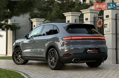 Позашляховик / Кросовер Porsche Cayenne 2023 в 