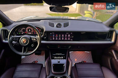 Позашляховик / Кросовер Porsche Cayenne 2023 в 