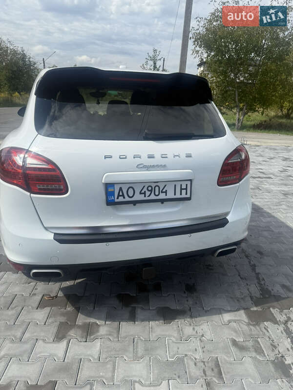 Позашляховик / Кросовер Porsche Cayenne 2013 в Тячеві