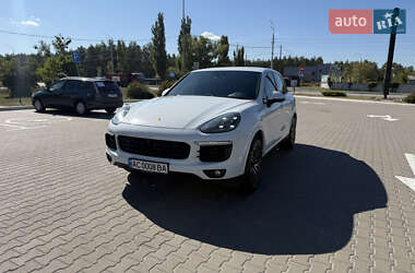 Позашляховик / Кросовер Porsche Cayenne 2016 в 