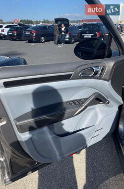 Внедорожник / Кроссовер Porsche Cayenne 2010 в 