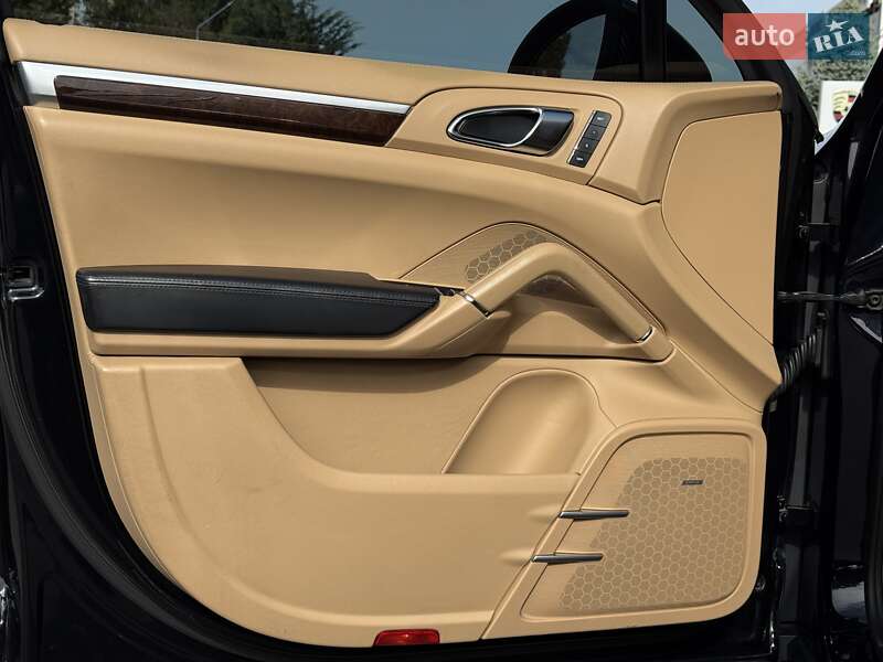 Позашляховик / Кросовер Porsche Cayenne 2012 в Дніпрі