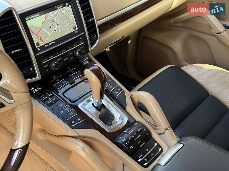 Позашляховик / Кросовер Porsche Cayenne 2012 в Дніпрі