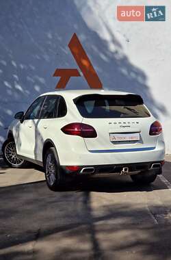 Внедорожник / Кроссовер Porsche Cayenne 2011 в 