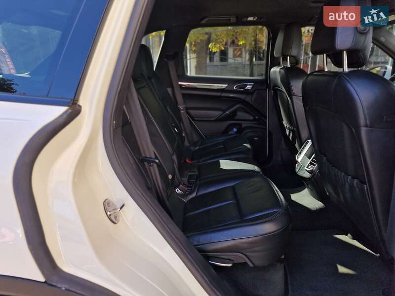 Внедорожник / Кроссовер Porsche Cayenne 2011 в Одессе