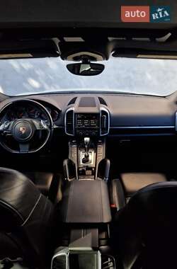 Внедорожник / Кроссовер Porsche Cayenne 2011 в 
