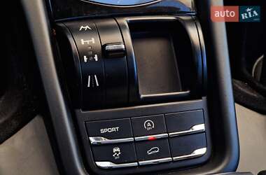 Внедорожник / Кроссовер Porsche Cayenne 2011 в 