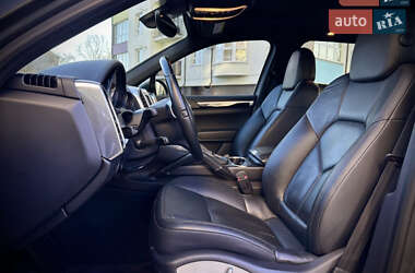 Позашляховик / Кросовер Porsche Cayenne 2013 в 