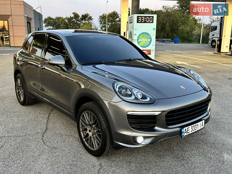 Внедорожник / Кроссовер Porsche Cayenne 2015 в 