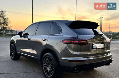 Внедорожник / Кроссовер Porsche Cayenne 2015 в 